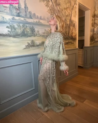 Elle Fanning [ elle-fanning ] - Happy Thursday  let s have a delicious time  just come for me