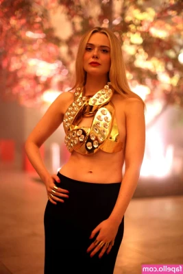 Elle Fanning [ elle-fanning ] - Drink and a little head  Cock and Skull