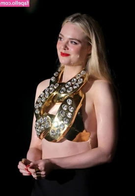 Elle Fanning [ elle-fanning ] - loser cash looks absolutely divine in my hands