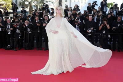 Elle Fanning [ elle-fanning ] - https onlyfans com 682260690 princesslindseyy