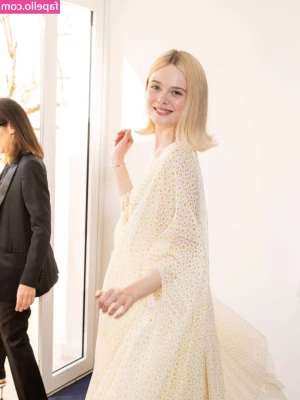 Elle Fanning [ elle-fanning ] - VIDEOCALL🥵😈