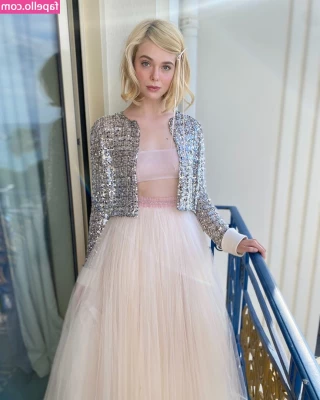 Elle Fanning [ elle-fanning ] - Hiii to my new fans~!!! Swipe for something sexy 🤭👉 Welcome.✨