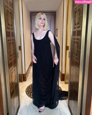Elle Fanning [ elle-fanning ] - Do blondes have more fun?