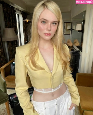 Elle Fanning [ elle-fanning ] - Un poco sola esa colita