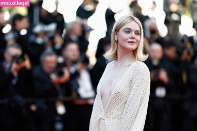 Elle Fanning [ elle-fanning ] - My skin is screaming for some vitamin D