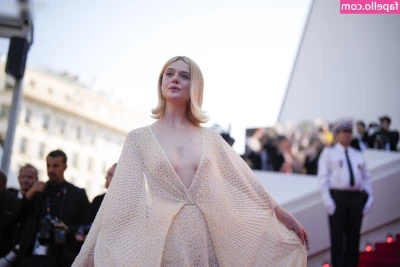Elle Fanning [ elle-fanning ] - Hello you cuties   short video today   Butt  Do not worry  For I have