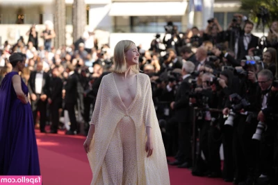 Elle Fanning [ elle-fanning ] - See you at 5pm ET for my livestream! If we make it to my tip goal I part 1