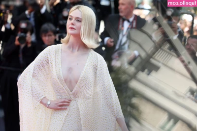 Elle Fanning [ elle-fanning ] - I need a good male who owns me