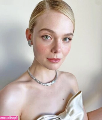 Elle Fanning [ elle-fanning ] - Pretty feet