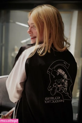 Elle Fanning [ elle-fanning ] - I really like this pose  Can you tell  I call it  the Anne pose 