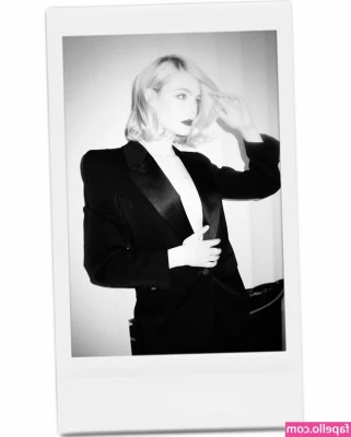 Elle Fanning [ elle-fanning ] - Going live at 11 30pm to do some neeeerdy fuckin shit