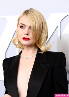 Elle Fanning [ elle-fanning ] - Happy Friday y all