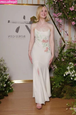 Elle Fanning [ elle-fanning ] - @adayinsienna full video in your DM now.