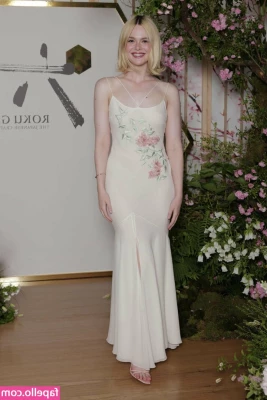 Elle Fanning [ elle-fanning ] - Outwear and underwear