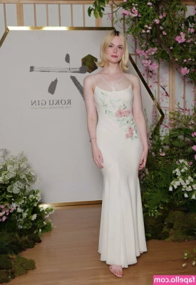 Elle Fanning [ elle-fanning ] - Do these butterflies make my tits look big? 😛