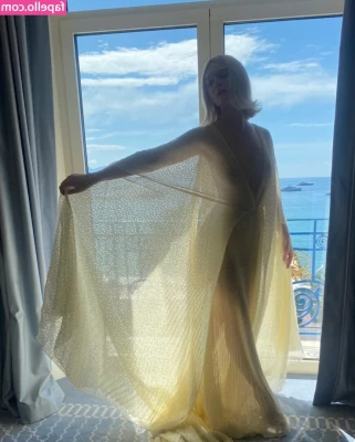 Elle Fanning [ elle-fanning ] - I love being in handcuffs while I m being fucked