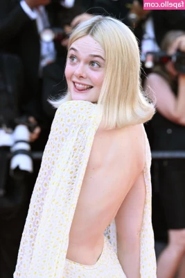 Elle Fanning [ elle-fanning ] - Lick my fat clit babe