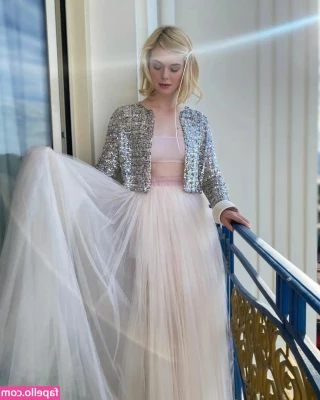 Elle Fanning [ elle-fanning ] - Can I send you gm nudes like this
