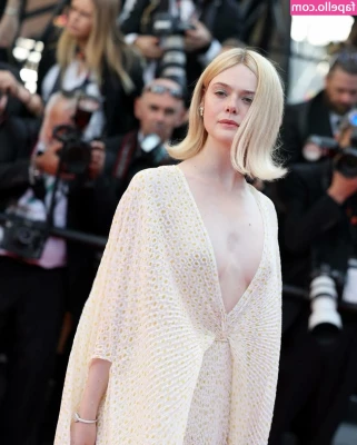 Elle Fanning [ elle-fanning ] - Lay down on the bed & spread your ass open for me 😈