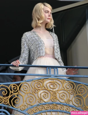 Elle Fanning [ elle-fanning ] - I see that you are tired of working days    I m waiting for you on my