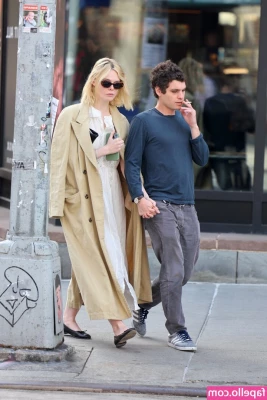 Elle Fanning [ elle-fanning ] - Do you want to come on me