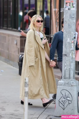 Elle Fanning [ elle-fanning ] - Hi there  Request me to remove this bra to see more in your DMs