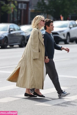 Elle Fanning [ elle-fanning ] - My bf loves burying his face in my ass and sniffing   don t you wish
