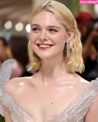 Elle Fanning [ elle-fanning ] - Culiada en el sillon cabalgando arriba y mis cachetes rebotando 16 part 1