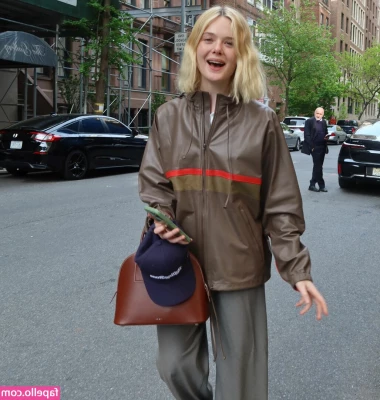 Elle Fanning [ elle-fanning ] - One for the lip and spit enthusiasts 👅