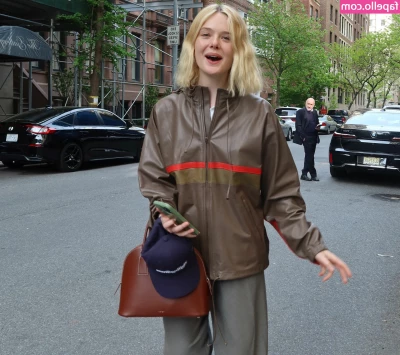 Elle Fanning [ elle-fanning ] - Porcellini bhe aspetto i vostri regaliniiiiiiiii