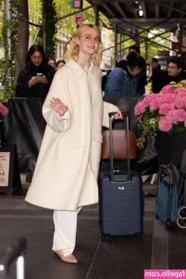Elle Fanning [ elle-fanning ] - more g g content coming soon