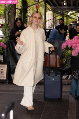 Elle Fanning [ elle-fanning ] - Vday LIVE tonight 8PM pst  don t miss out