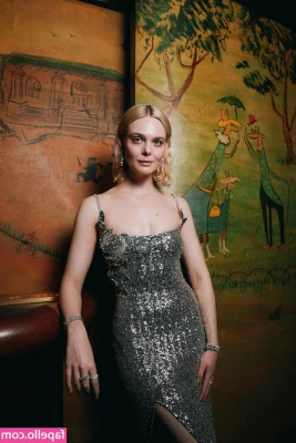 Elle Fanning [ elle-fanning ] - Golden hour light