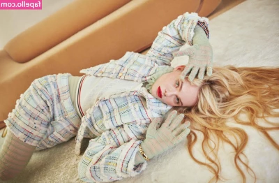 Elle Fanning [ elle-fanning ] - Soles .. a short video too