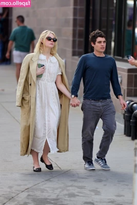 Elle Fanning [ elle-fanning ] - low light