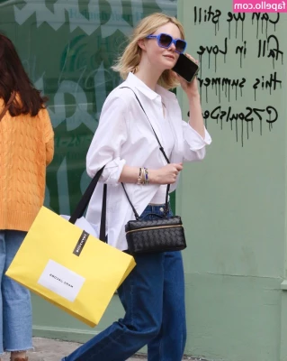 Elle Fanning [ elle-fanning ] - Guess who has changing clothes content in public and my real sister