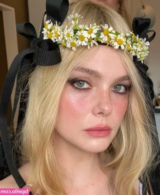 Elle Fanning [ elle-fanning ] - Swipe to uncover