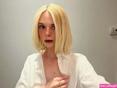 Elle Fanning [ elle-fanning ] - Close up of the shorts and what s underneath