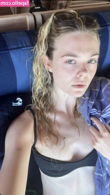 Elle Fanning [ elle-fanning ] - look who got her outfits