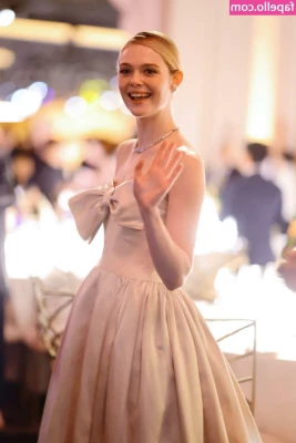 Elle Fanning [ elle-fanning ] - Hand job   Riding  love using my little hands to pleasure youuu