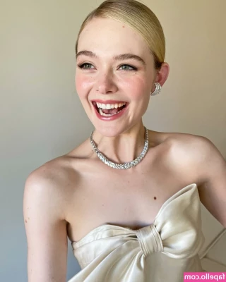 Elle Fanning [ elle-fanning ] - I have a few customs to get edited first but here's a quick little
