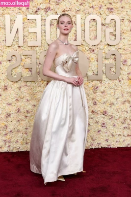 Elle Fanning [ elle-fanning ] - Stripteases turn you on  and I like to give my special fans what they