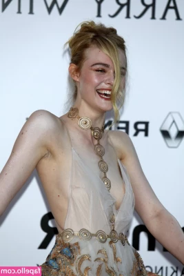 Elle Fanning [ elle-fanning ] - Little tease