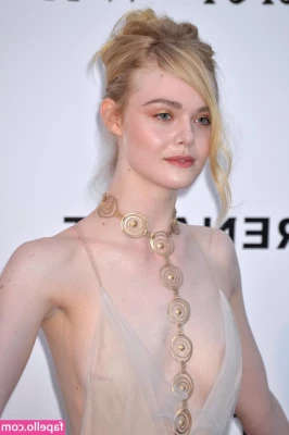 Elle Fanning [ elle-fanning ] - Ill be waiting here