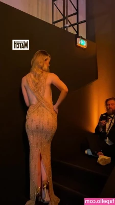 Elle Fanning [ elle-fanning ] - Are y’all liking this set as much as I am? 💋