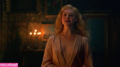 Elle Fanning [ elle-fanning ] - Tag 27   treibs mit mir auf dem Tisch