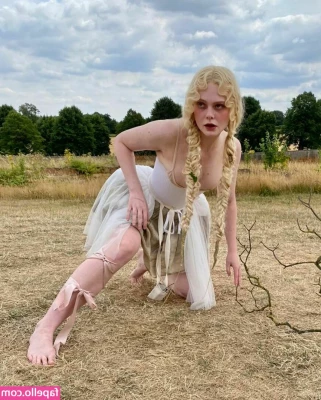 Elle Fanning [ elle-fanning ] - From 1 to 10 how much do you like my tiny skirt?