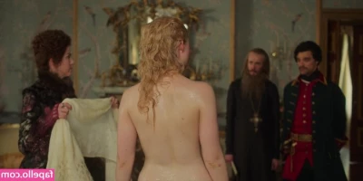 Elle Fanning [ elle-fanning ] - backshots