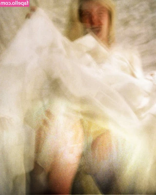 Elle Fanning [ elle-fanning ] - Had a page hiccup, but its all good now. Please makenl sure to hit
