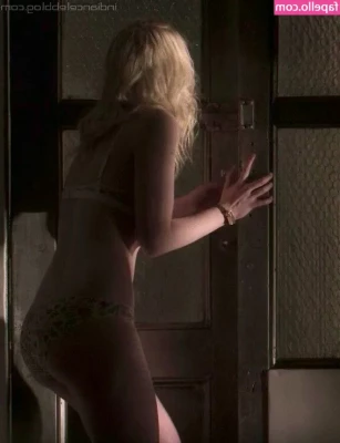 Elle Fanning [ elle-fanning ] - I'm your present... and I'm impatiently waiting for you in the DMs